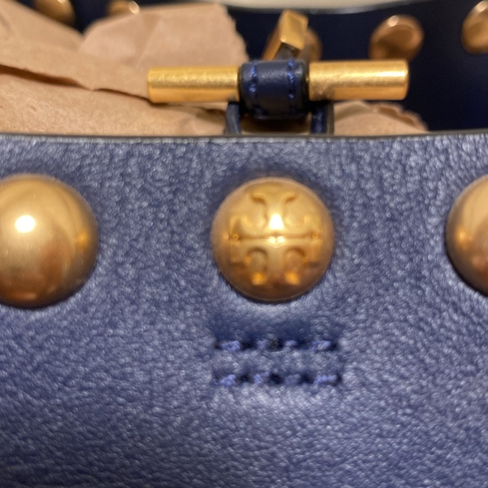 Tory Burch Block T Tote, Navy and Gold. - Picture 9 of 12